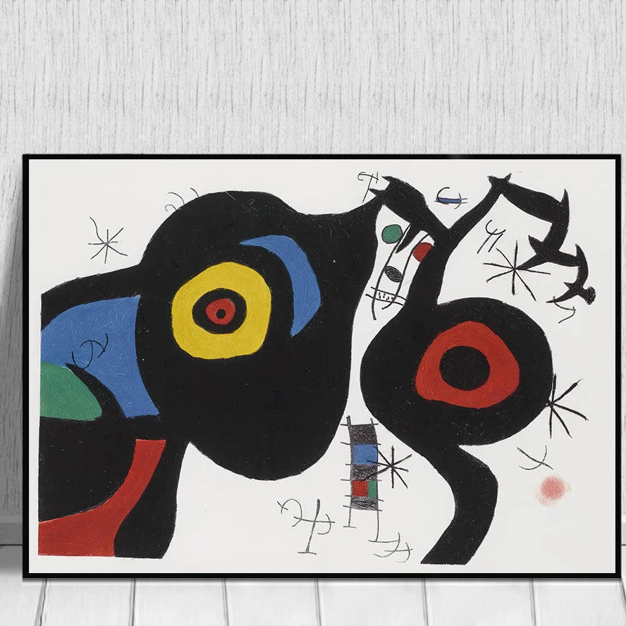 Femme et oiseaux dans la nuit