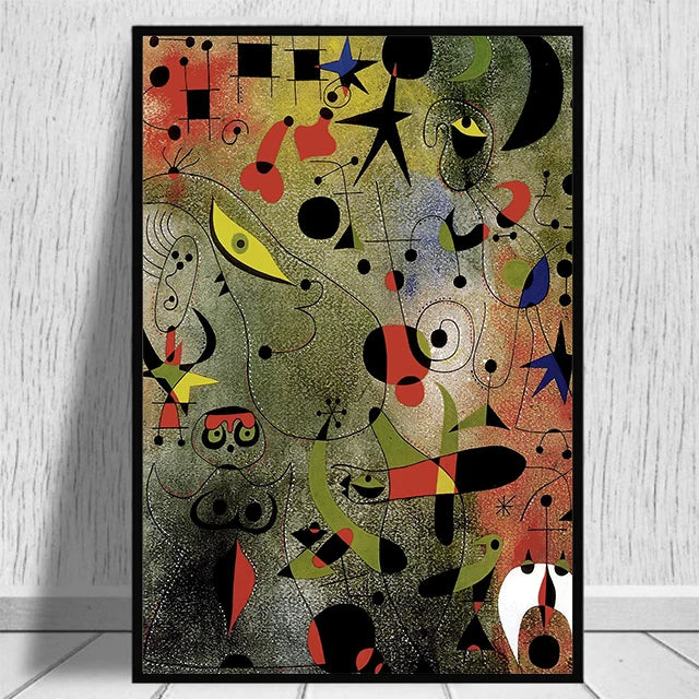 Femme et oiseaux dans la nuit