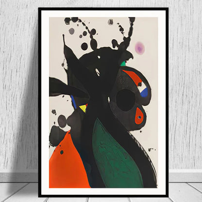 Femme et oiseaux dans la nuit