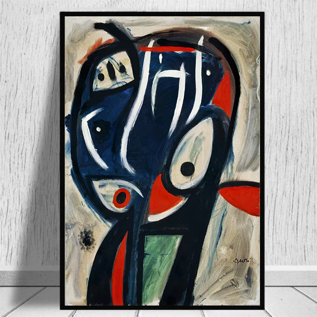 Femme et oiseaux dans la nuit