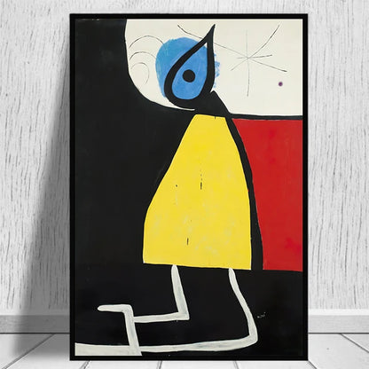 Femme et oiseaux dans la nuit