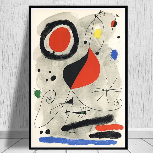 Femme et oiseaux dans la nuit