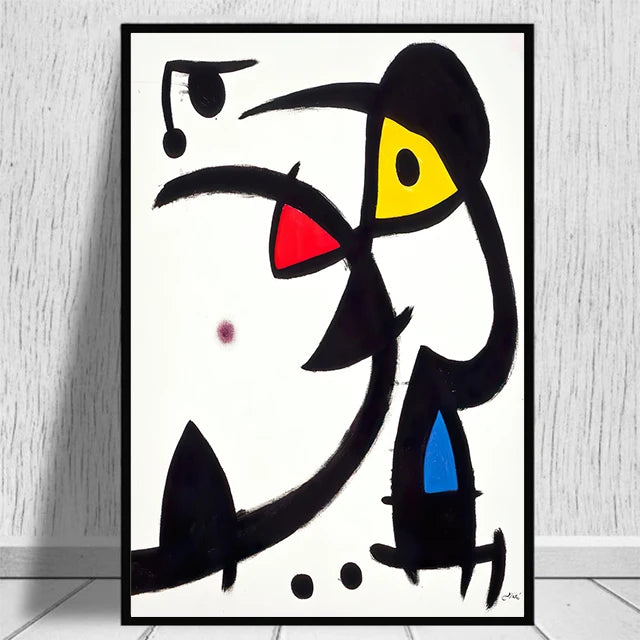 Femme et oiseaux dans la nuit