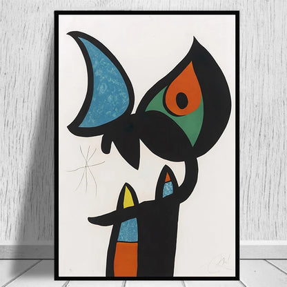 Femme et oiseaux dans la nuit