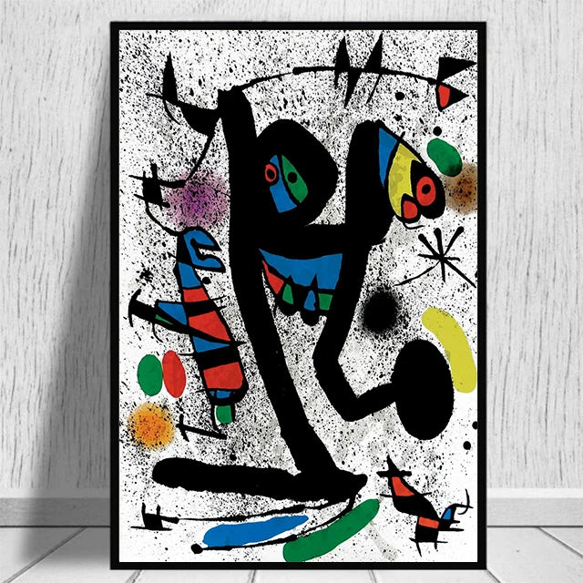 Femme et oiseaux dans la nuit