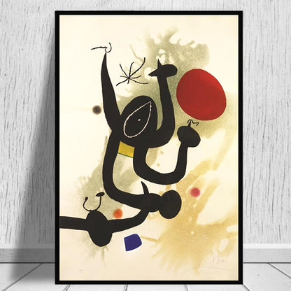 Femme et oiseaux dans la nuit